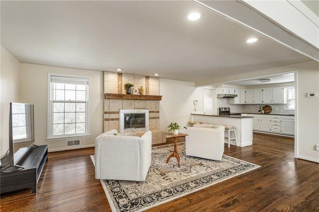 9719 Melrose Street, Overland Park, KS 66214