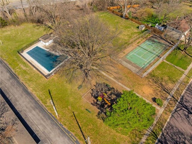 9719 Melrose Street, Overland Park, KS 66214