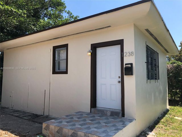 1236 NW 45th St, Miami, FL 33142