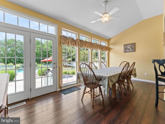 41 NICHOLAS DR, Sicklerville, NJ 08081