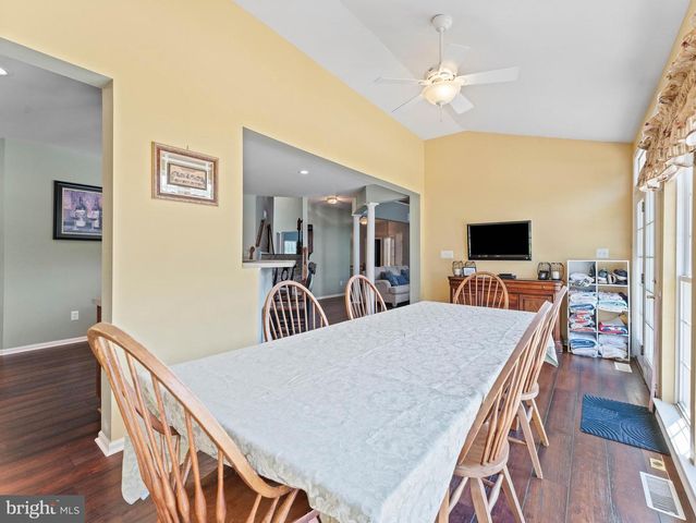 41 NICHOLAS DR, Sicklerville, NJ 08081