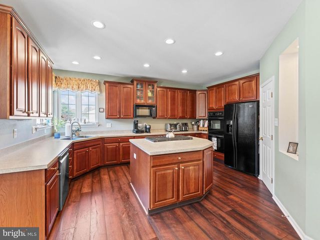 41 NICHOLAS DR, Sicklerville, NJ 08081