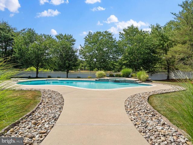 41 NICHOLAS DR, Sicklerville, NJ 08081