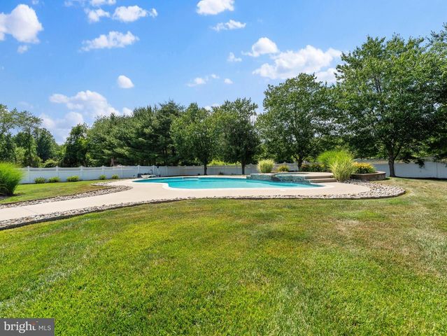 41 NICHOLAS DR, Sicklerville, NJ 08081