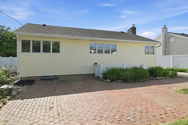 61 Hunter Lane, Hicksville, NY 11801