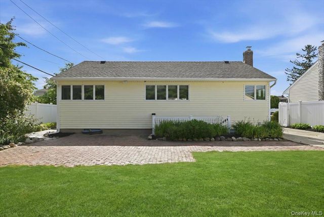 61 Hunter Lane, Hicksville, NY 11801