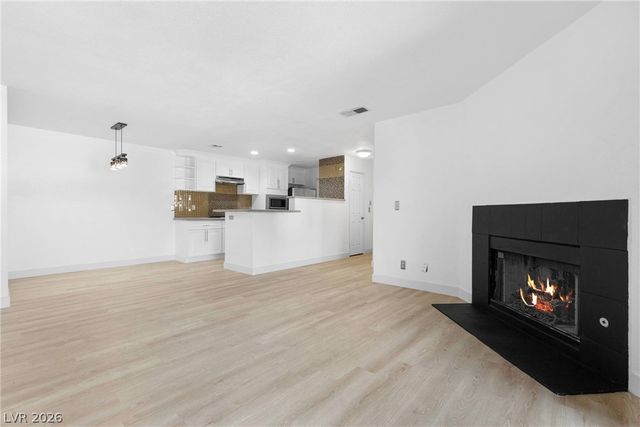 2200 South Fort Apache Road 2123, Las Vegas, NV 89117