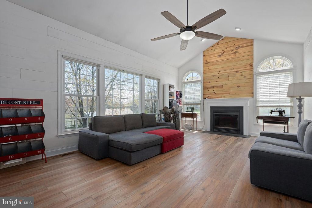 Image 12 of property listing at 4525 BECKLEYSVILLE RD, Hampstead, MD 21074