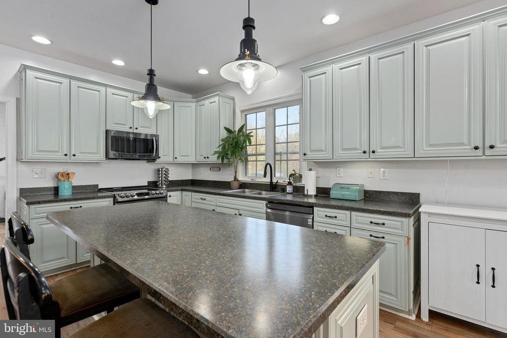 Image 17 of property listing at 4525 BECKLEYSVILLE RD, Hampstead, MD 21074