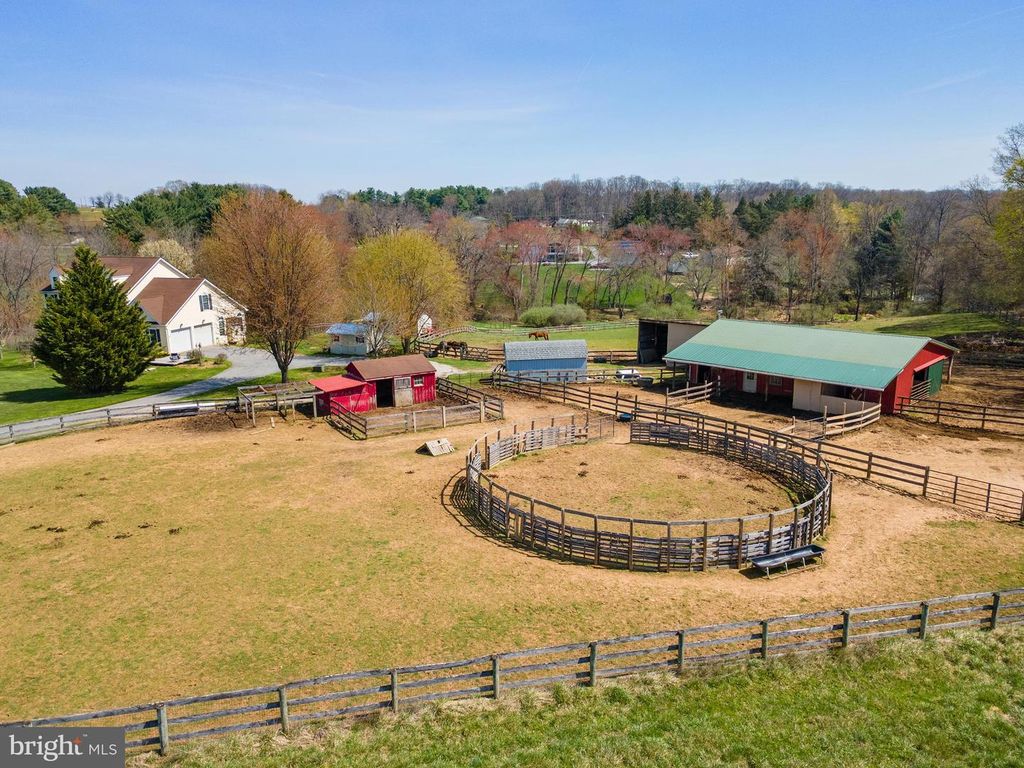 Image 60 of property listing at 4525 BECKLEYSVILLE RD, Hampstead, MD 21074