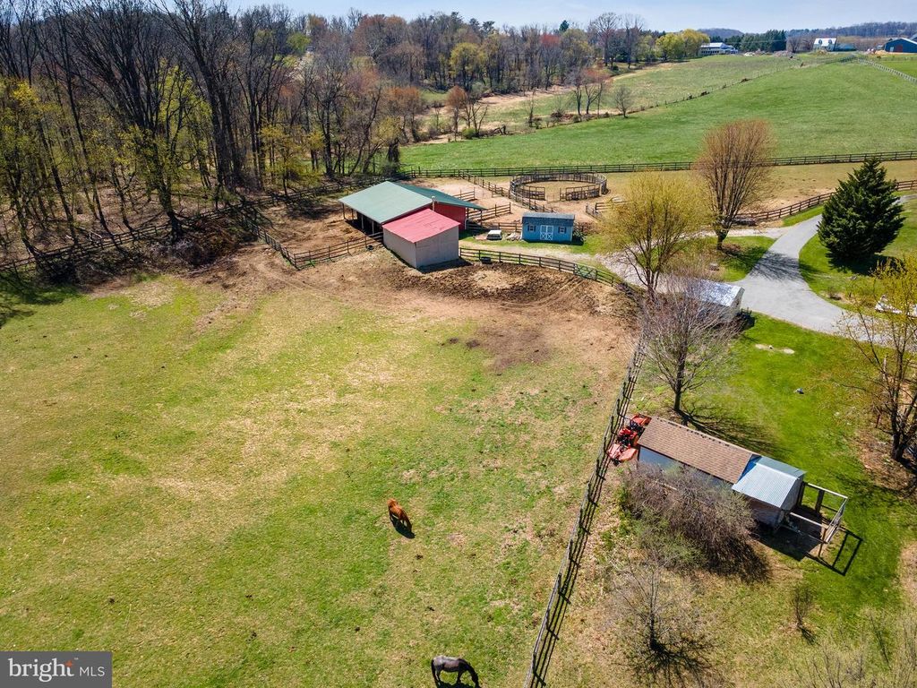 Image 66 of property listing at 4525 BECKLEYSVILLE RD, Hampstead, MD 21074