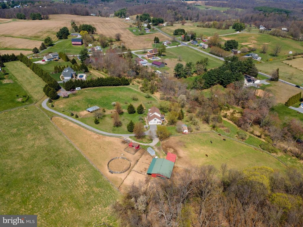 Image 70 of property listing at 4525 BECKLEYSVILLE RD, Hampstead, MD 21074