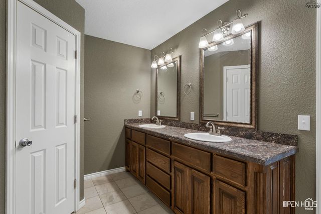 1437 SPUR TRAIL, Henrietta, TX 76365