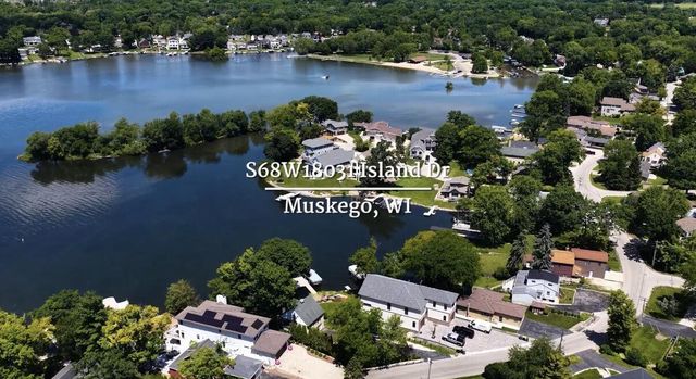 S68W18031 Island DRIVE, Muskego, WI 53150