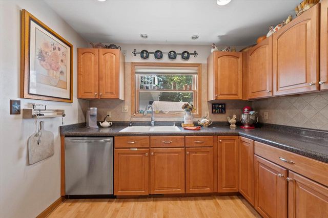 S68W18031 Island DRIVE, Muskego, WI 53150