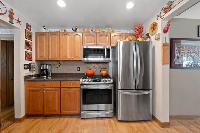 S68W18031 Island DRIVE, Muskego, WI 53150