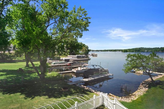 S68W18031 Island DRIVE, Muskego, WI 53150