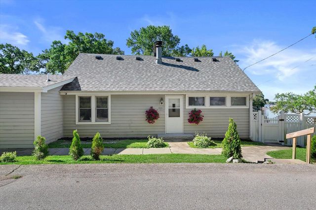 S68W18031 Island DRIVE, Muskego, WI 53150