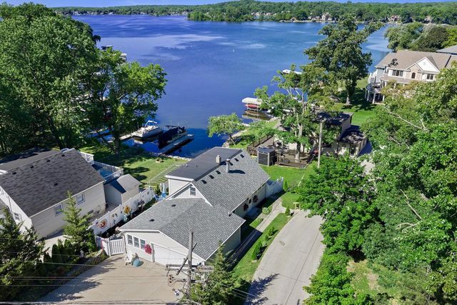S68W18031 Island DRIVE, Muskego, WI 53150