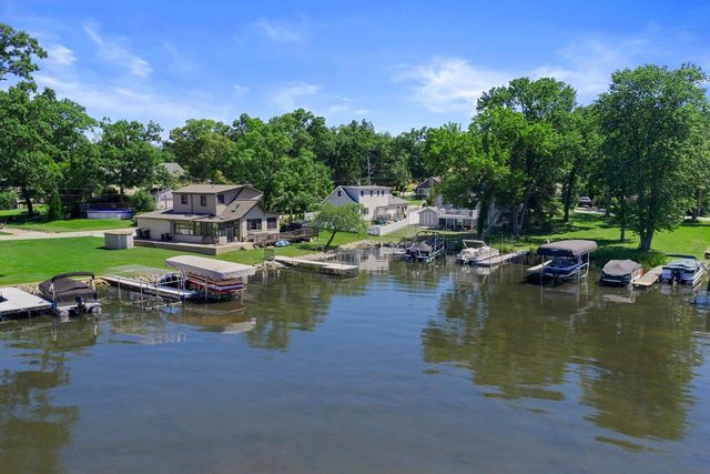 S68W18031 Island DRIVE, Muskego, WI 53150