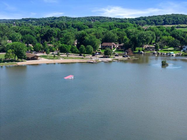 S68W18031 Island DRIVE, Muskego, WI 53150