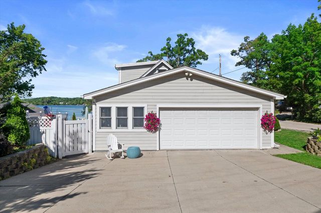 S68W18031 Island DRIVE, Muskego, WI 53150