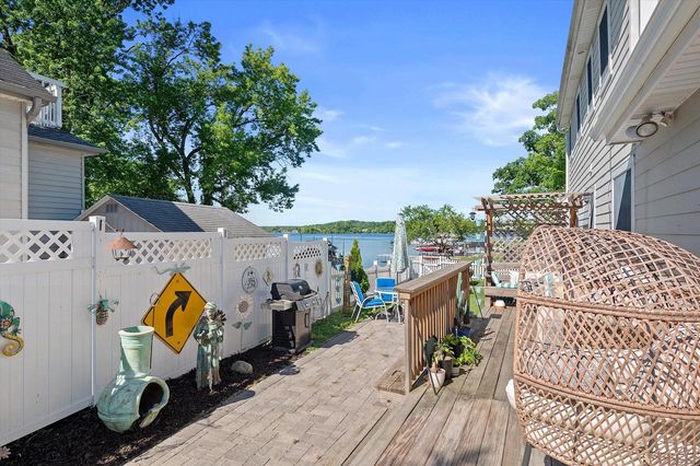 S68W18031 Island DRIVE, Muskego, WI 53150