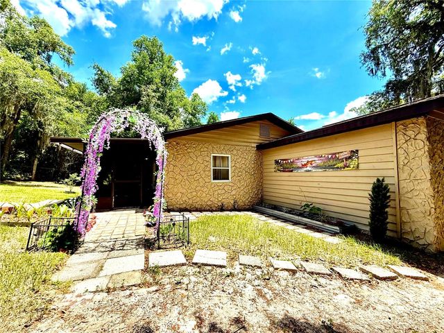 208 ASHLEY STREET, Hawthorne, FL 32640