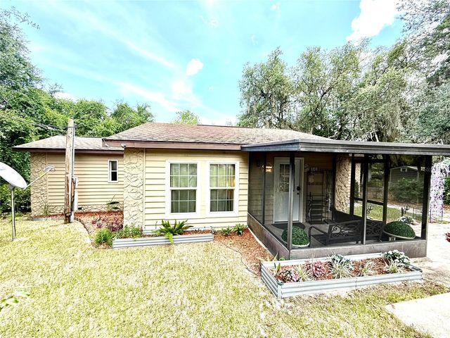 208 ASHLEY STREET, Hawthorne, FL 32640