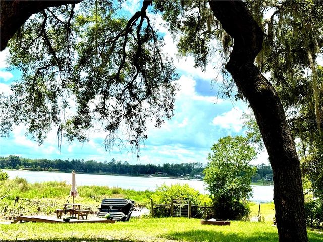 208 ASHLEY STREET, Hawthorne, FL 32640