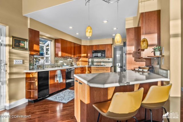 2534 Ridge Pointe Drive, Anchorage, AK 99515