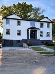 11 Delaware Avenue, Jericho, NY 11753