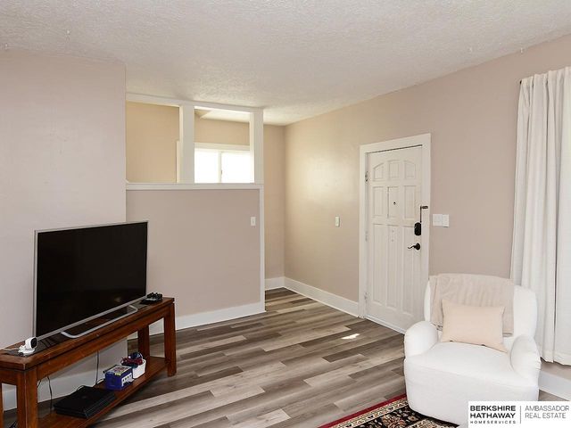 5812 Blondo Street, Omaha, NE 68104