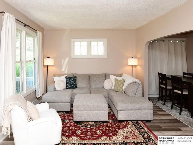 5812 Blondo Street, Omaha, NE 68104