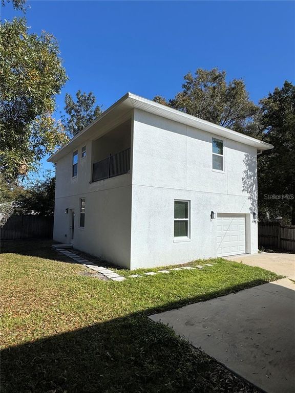 Image 13 of property listing at 1039 53RD AVENUE N, St Petersburg, FL 33703