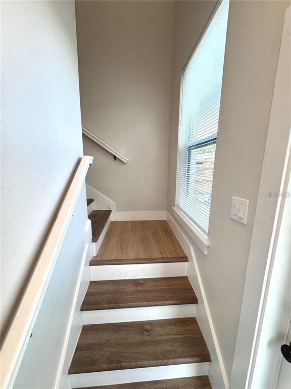 Image 14 of property listing at 1039 53RD AVENUE N, St Petersburg, FL 33703