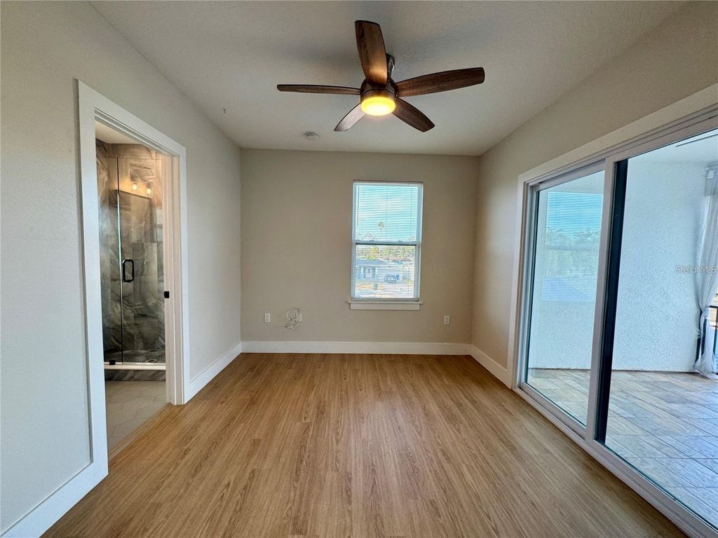 Image 16 of property listing at 1039 53RD AVENUE N, St Petersburg, FL 33703