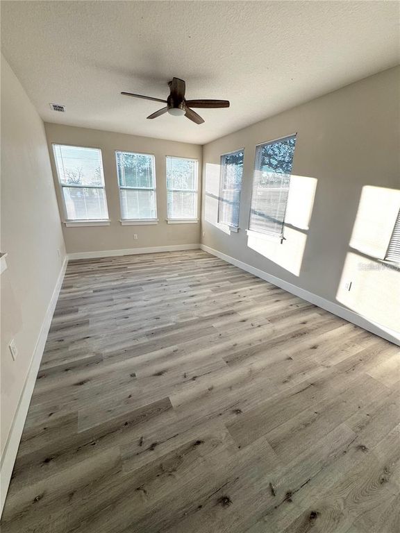 Image 10 of property listing at 1039 53RD AVENUE N, St Petersburg, FL 33703