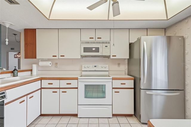 205 MARTHA LANE 205, Oldsmar, FL 34677