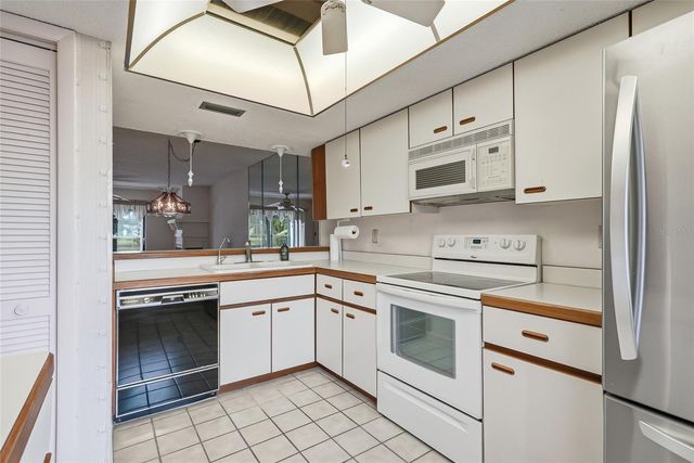 205 MARTHA LANE 205, Oldsmar, FL 34677