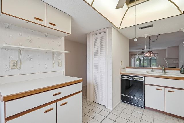 205 MARTHA LANE 205, Oldsmar, FL 34677