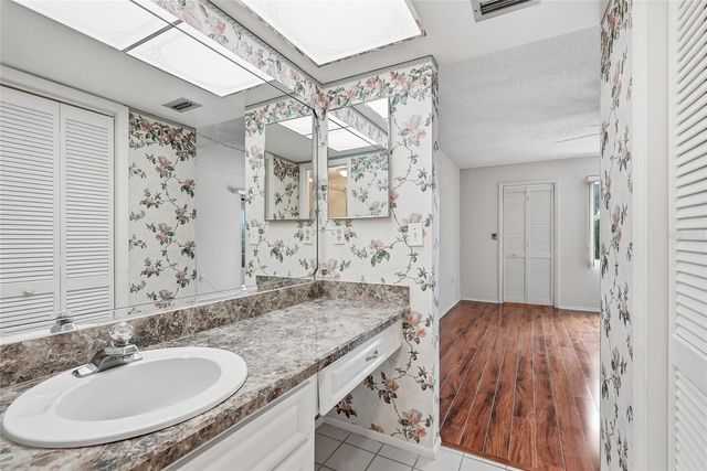 205 MARTHA LANE 205, Oldsmar, FL 34677
