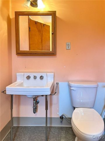 1009 Parkway East, Utica, NY 13501