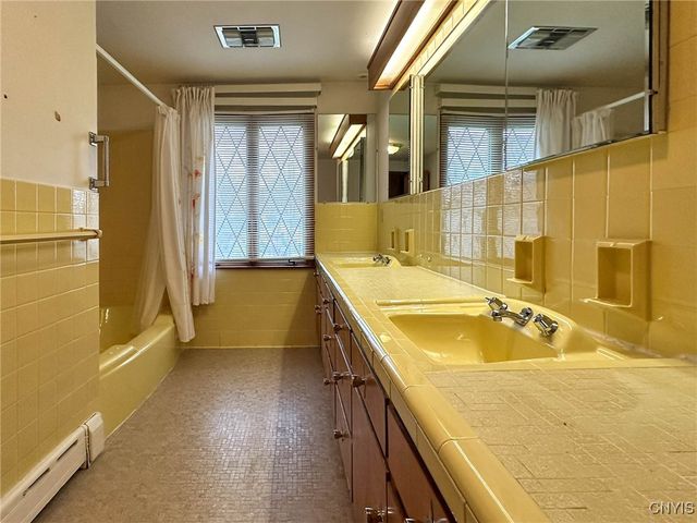 1009 Parkway East, Utica, NY 13501