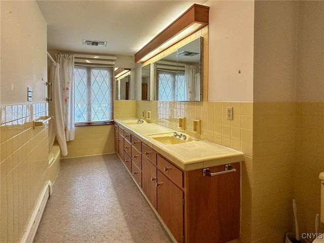 1009 Parkway East, Utica, NY 13501