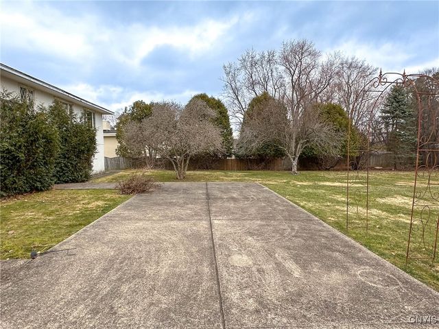 1009 Parkway East, Utica, NY 13501