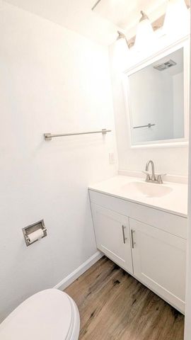 2260 N Indian Canyon Drive B, Palm Springs, CA 92262