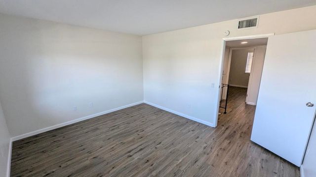 2260 N Indian Canyon Drive B, Palm Springs, CA 92262