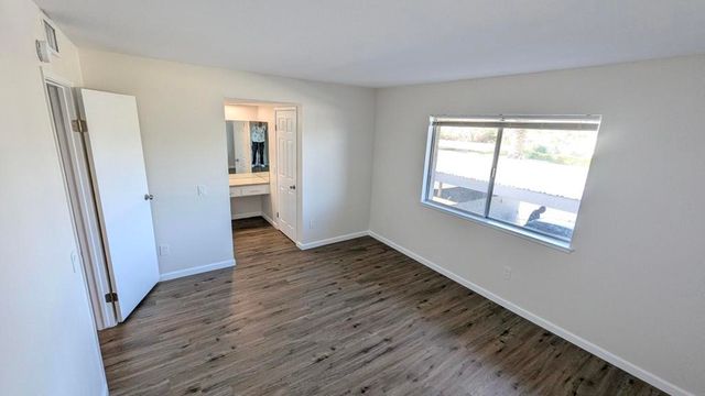 2260 N Indian Canyon Drive B, Palm Springs, CA 92262