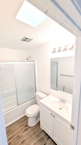 2260 N Indian Canyon Drive B, Palm Springs, CA 92262